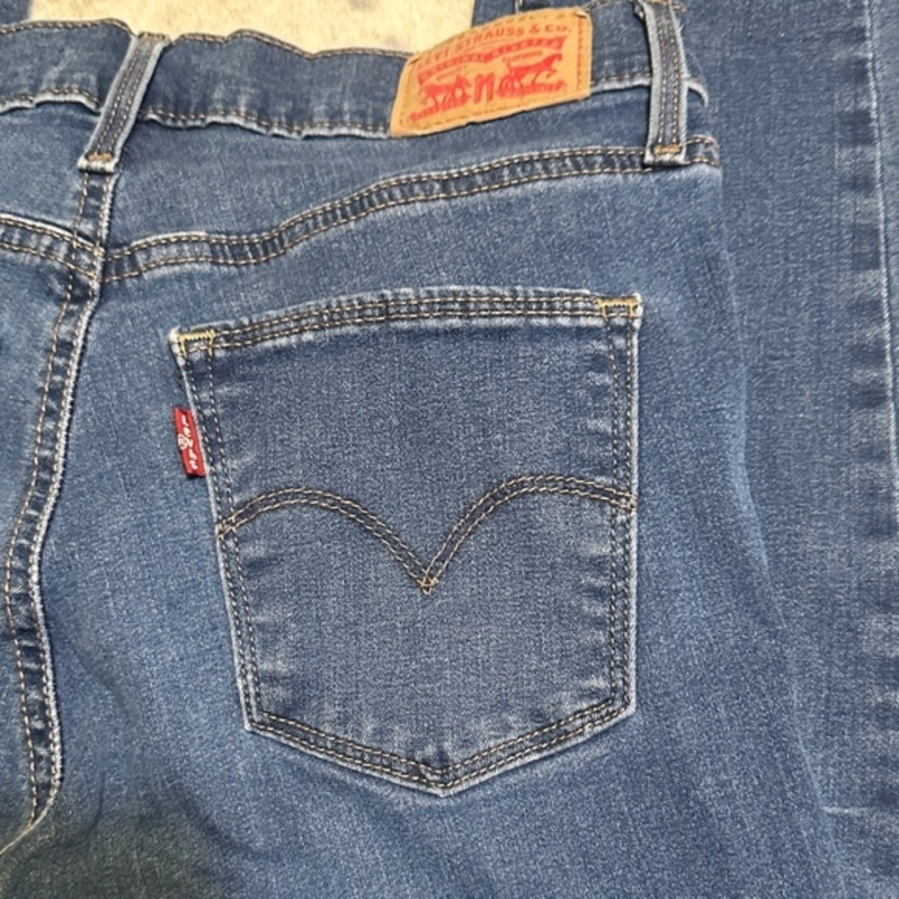 714. Levi's Blue slimming Skinny Jeans for Women size 28